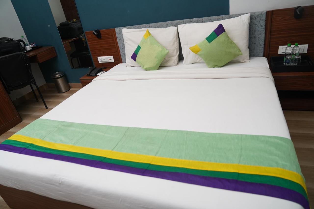 Hotel Ballfin Indore Ngoại thất bức ảnh