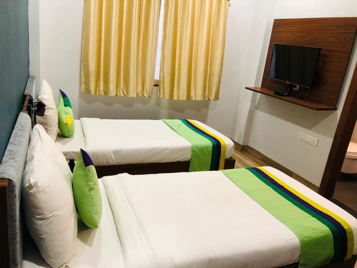 Hotel Ballfin Indore Ngoại thất bức ảnh